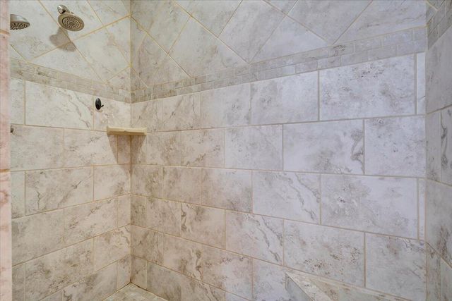 3601 Colonial Court DR, Roanoke, VA 24018