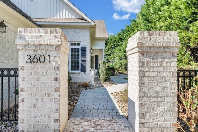 3601 Colonial Court DR, Roanoke, VA 24018