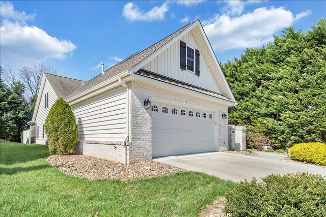 3601 Colonial Court DR, Roanoke, VA 24018