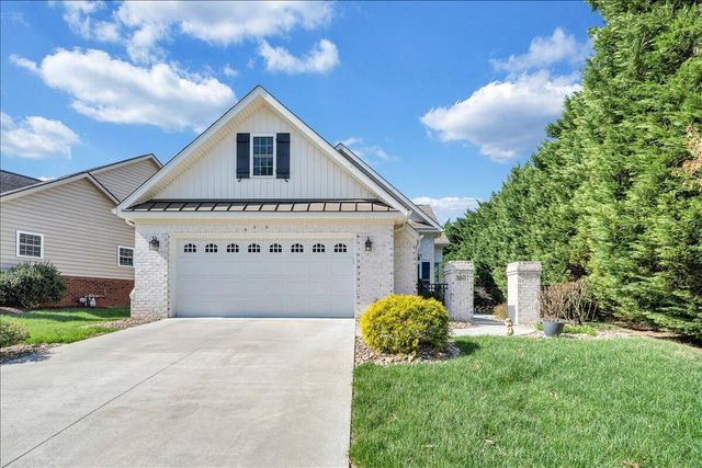 3601 Colonial Court DR, Roanoke, VA 24018