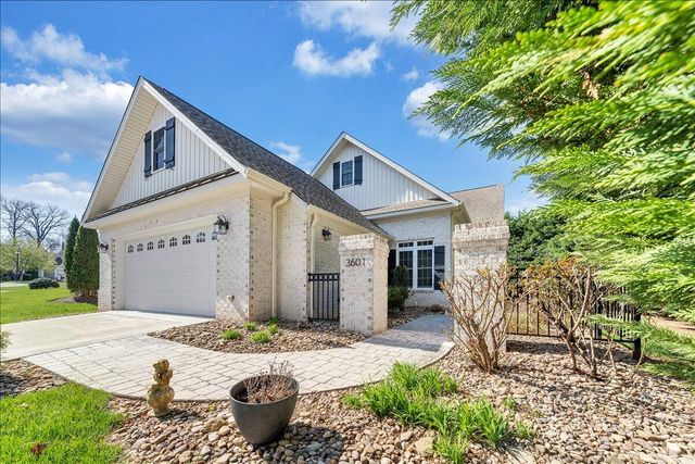 3601 Colonial Court DR, Roanoke, VA 24018