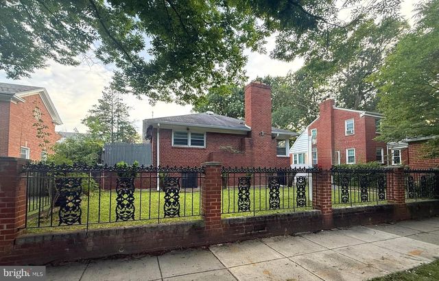 8020 EASTERN AVE NW, Washington, DC 20012