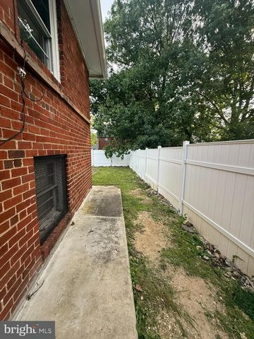 8020 EASTERN AVE NW, Washington, DC 20012