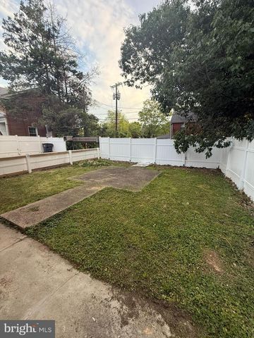 8020 EASTERN AVE NW, Washington, DC 20012