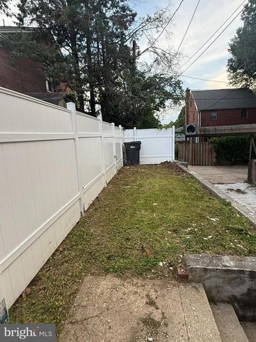 8020 EASTERN AVE NW, Washington, DC 20012