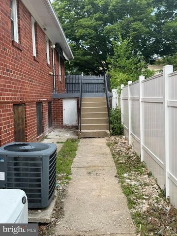 8020 EASTERN AVE NW, Washington, DC 20012