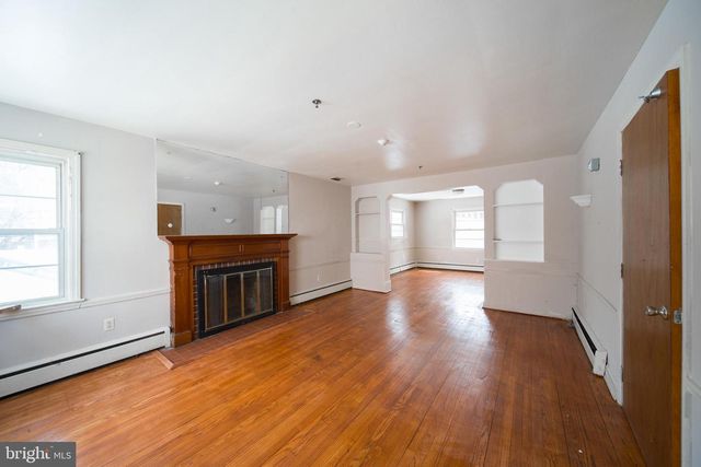 8020 EASTERN AVE NW, Washington, DC 20012