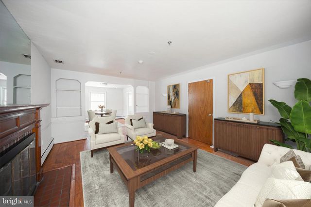 8020 EASTERN AVE NW, Washington, DC 20012