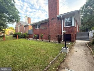 8020 EASTERN AVE NW, Washington, DC 20012