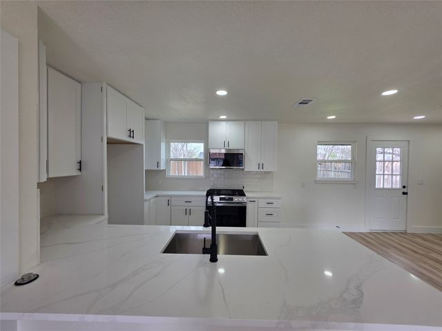 13831 Sundown Trail, Farmers Branch, TX 75234