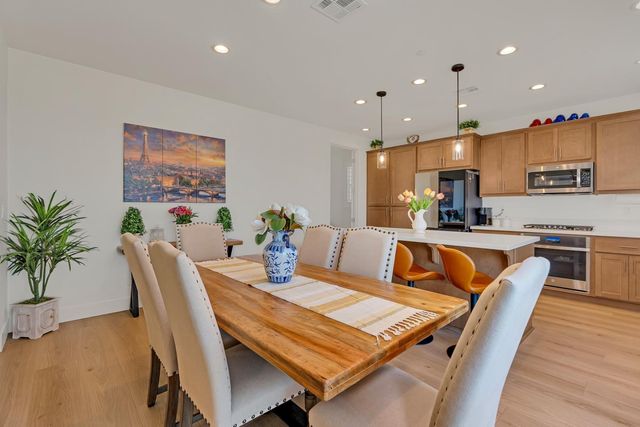 1174 Sunridge Drive, Hollister, CA 95023
