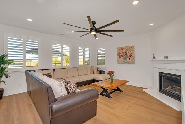 1174 Sunridge Drive, Hollister, CA 95023