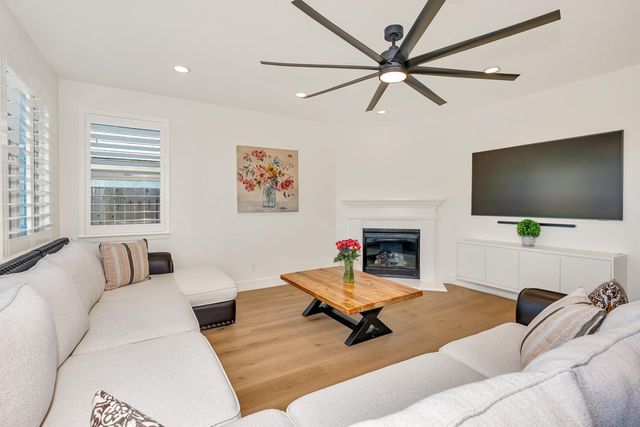 1174 Sunridge Drive, Hollister, CA 95023