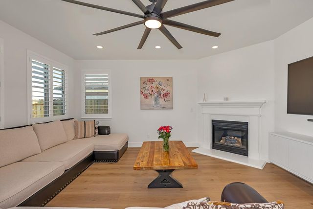 1174 Sunridge Drive, Hollister, CA 95023