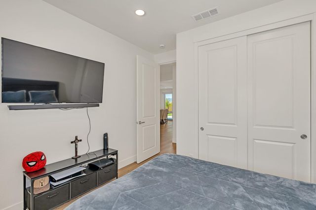 1174 Sunridge Drive, Hollister, CA 95023