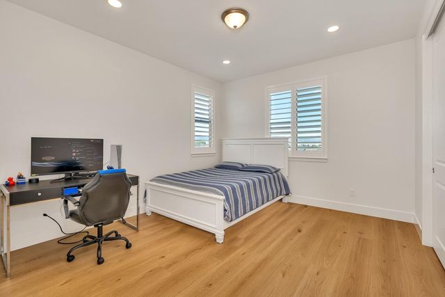 1174 Sunridge Drive, Hollister, CA 95023