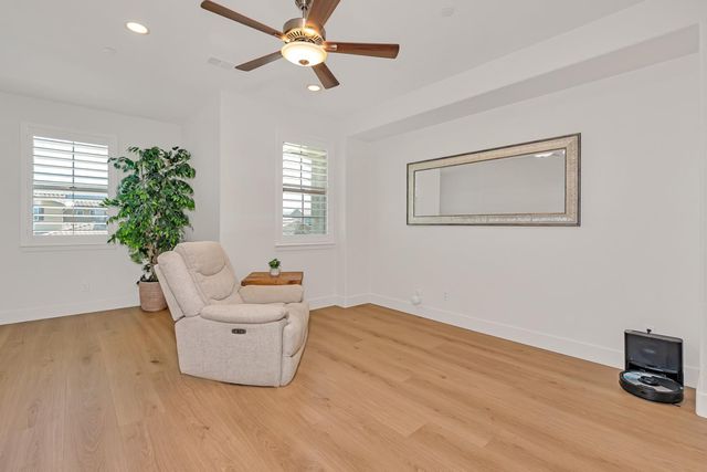 1174 Sunridge Drive, Hollister, CA 95023