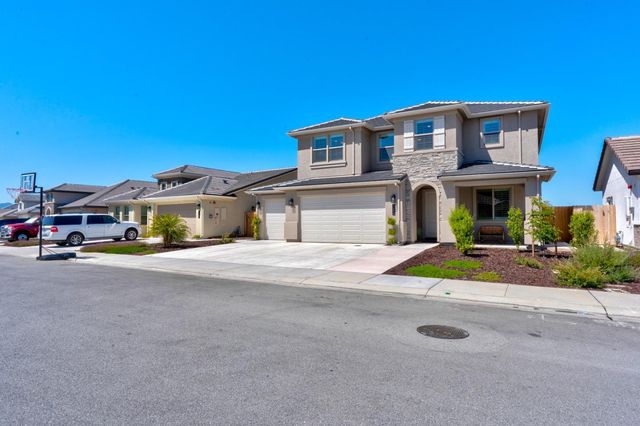 1174 Sunridge Drive, Hollister, CA 95023
