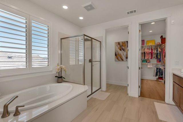 1174 Sunridge Drive, Hollister, CA 95023