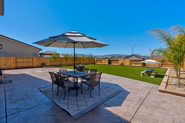 1174 Sunridge Drive, Hollister, CA 95023