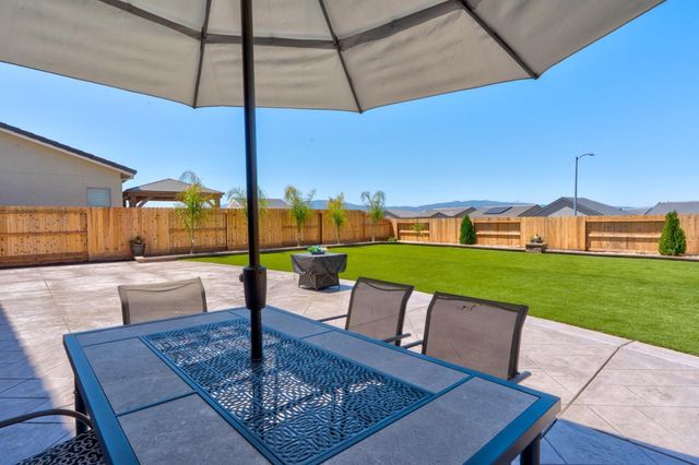 1174 Sunridge Drive, Hollister, CA 95023