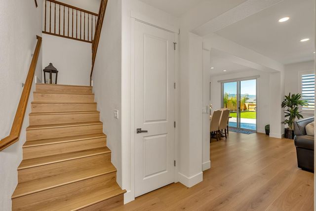 1174 Sunridge Drive, Hollister, CA 95023