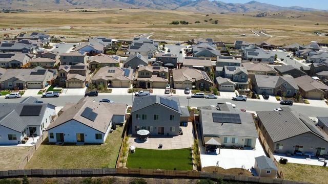 1174 Sunridge Drive, Hollister, CA 95023