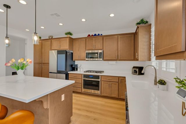 1174 Sunridge Drive, Hollister, CA 95023
