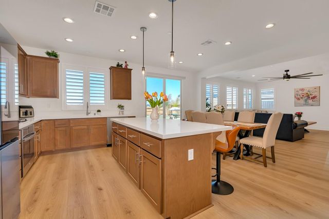 1174 Sunridge Drive, Hollister, CA 95023