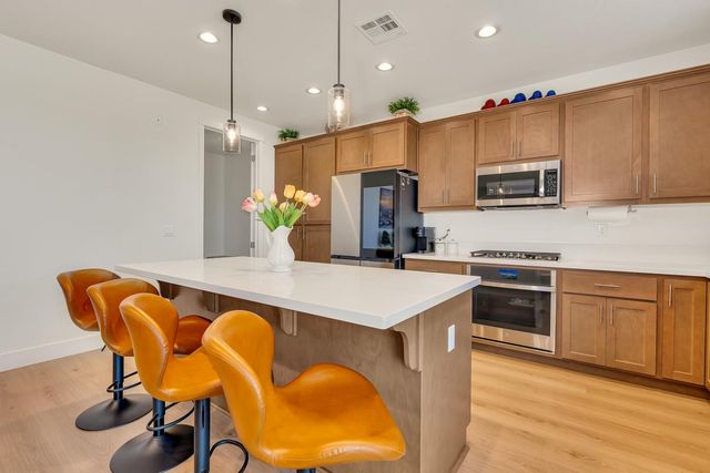 1174 Sunridge Drive, Hollister, CA 95023