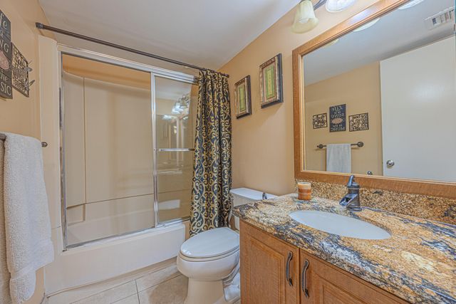 5750 Camino Del Sol 202, Boca Raton, FL 33433