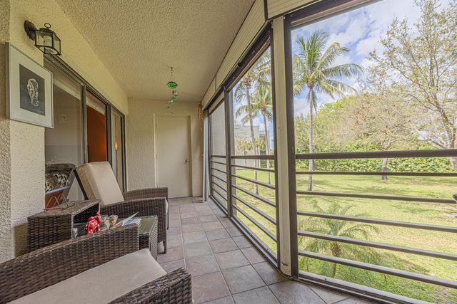 5750 Camino Del Sol 202, Boca Raton, FL 33433