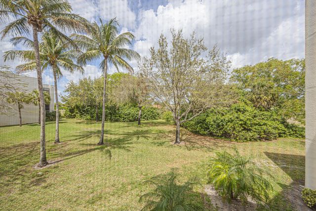 5750 Camino Del Sol 202, Boca Raton, FL 33433