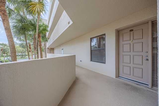 5750 Camino Del Sol 202, Boca Raton, FL 33433