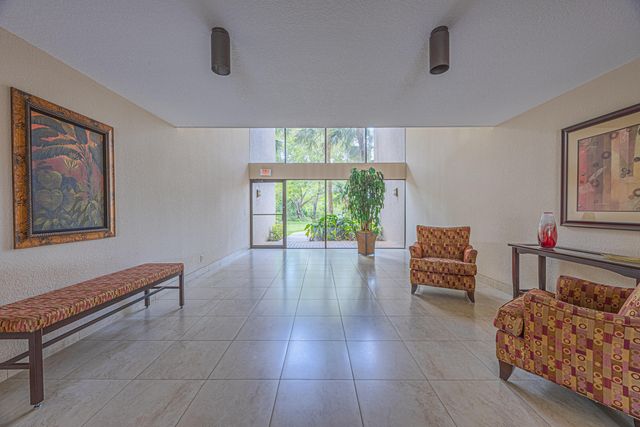 5750 Camino Del Sol 202, Boca Raton, FL 33433