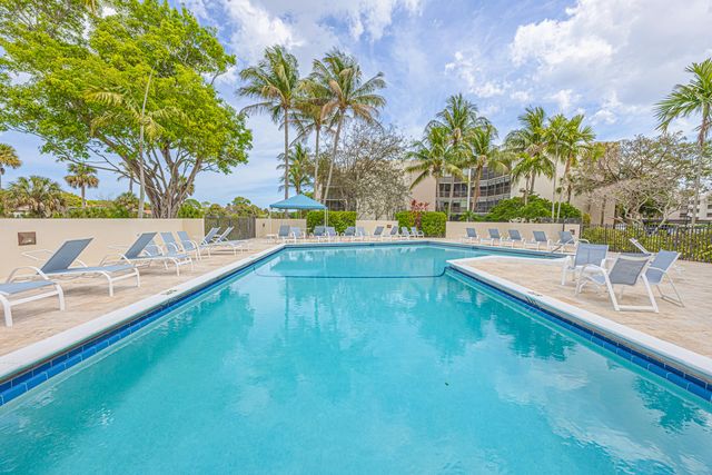 5750 Camino Del Sol 202, Boca Raton, FL 33433