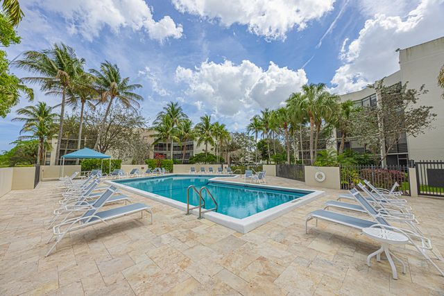 5750 Camino Del Sol 202, Boca Raton, FL 33433