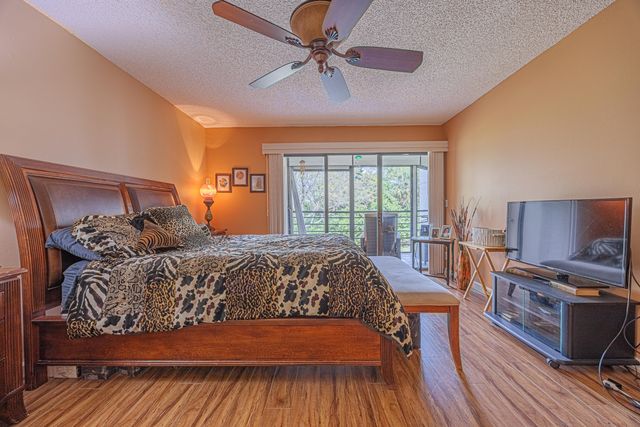 5750 Camino Del Sol 202, Boca Raton, FL 33433