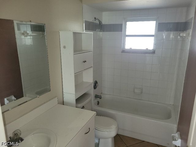 208 NW 4th AVE, Cape Coral, FL 33993