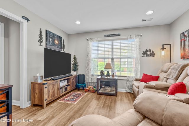 119 Sweetspire Dr, Mt Washington, KY 40047