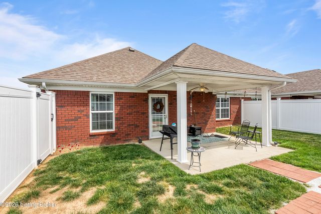 119 Sweetspire Dr, Mt Washington, KY 40047