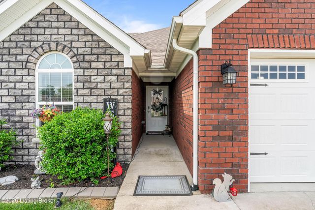 119 Sweetspire Dr, Mt Washington, KY 40047