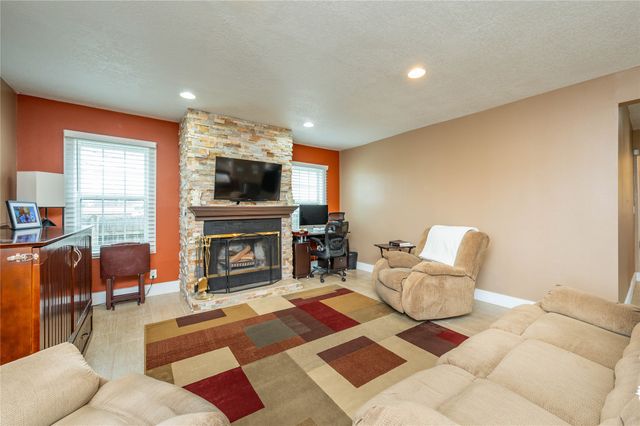 2516 57th Street, Des Moines, IA 50310