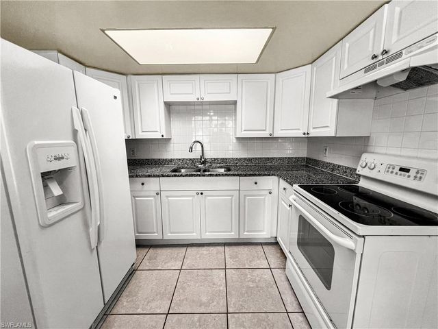 2239 Iris WAY, Fort Myers, FL 33905