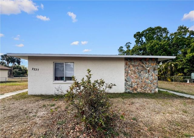 2239 Iris WAY, Fort Myers, FL 33905