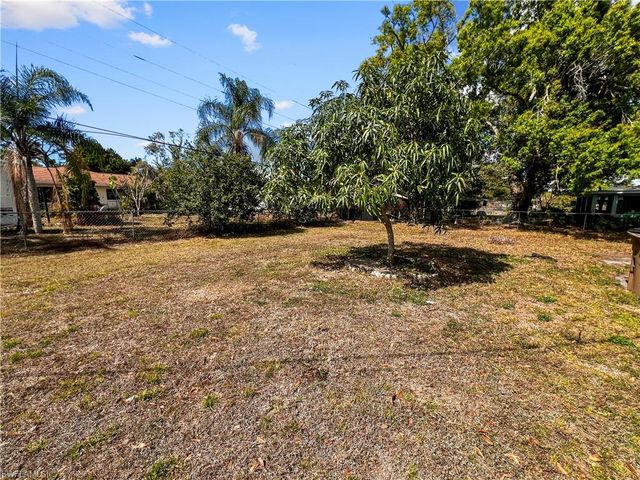 2239 Iris WAY, Fort Myers, FL 33905
