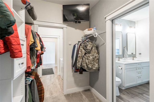 16418 Northpark Drive, Urbandale, IA 50323