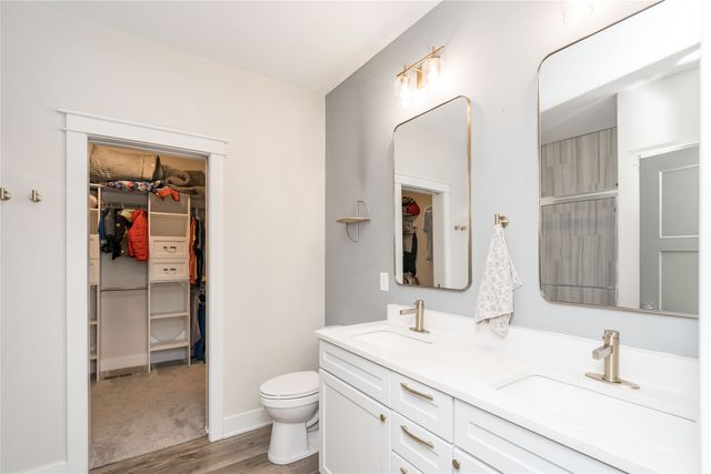 16418 Northpark Drive, Urbandale, IA 50323