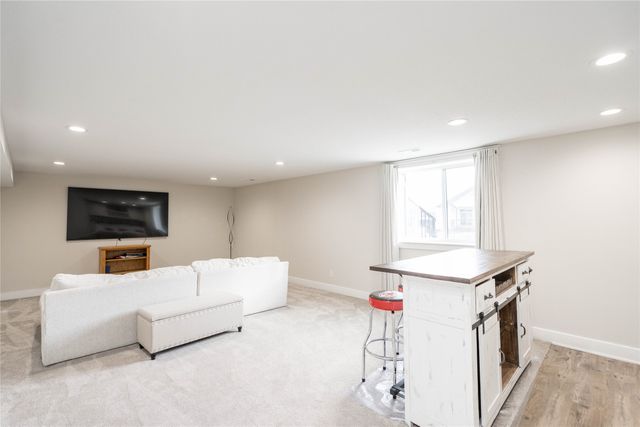 16418 Northpark Drive, Urbandale, IA 50323