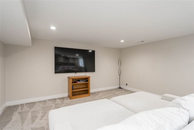 16418 Northpark Drive, Urbandale, IA 50323